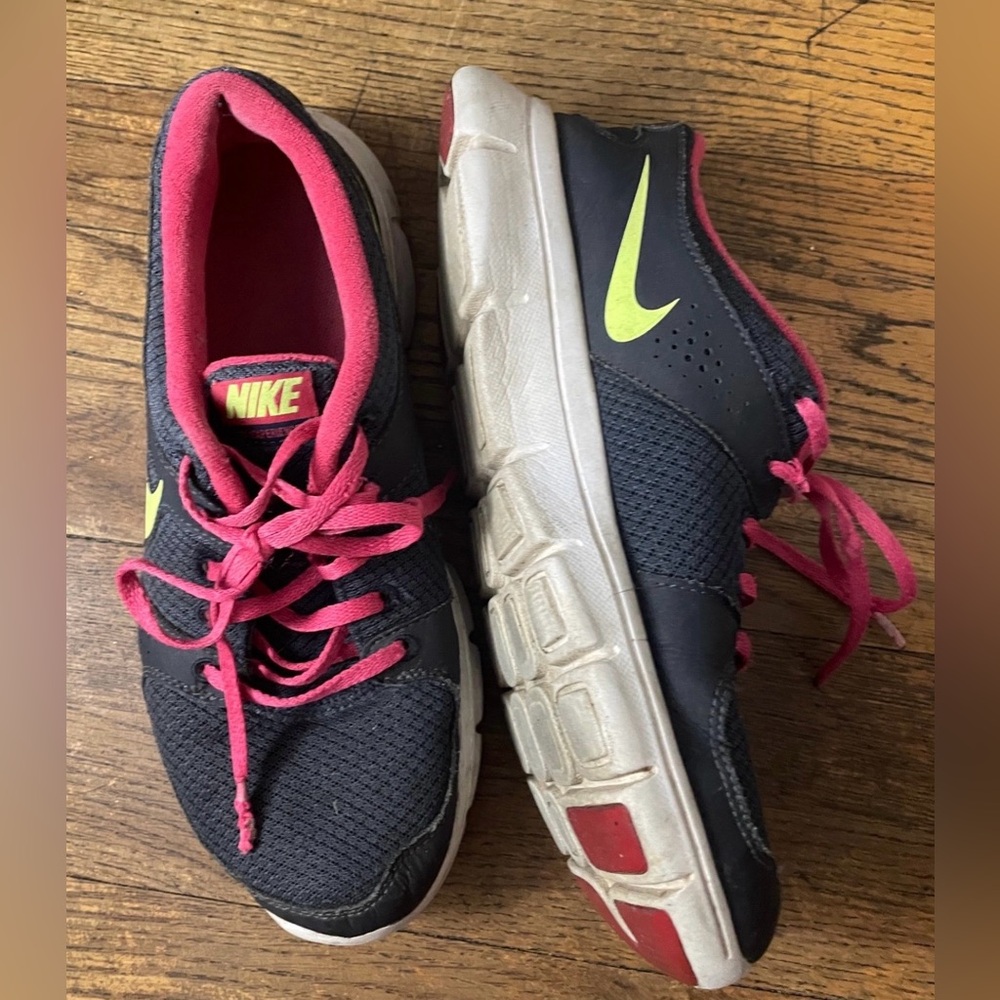 Nike Shoes Pink size 8